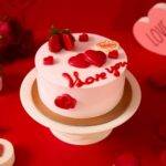 Valentine Strawberry Cake